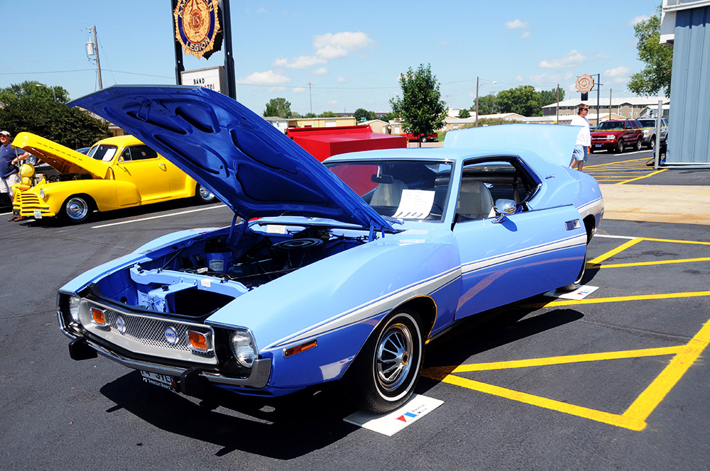 Classic American cars at a show in Sioux Falls