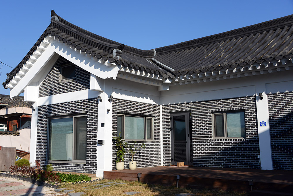 Modern home with traditional Korean architectural elements in Gyeongju