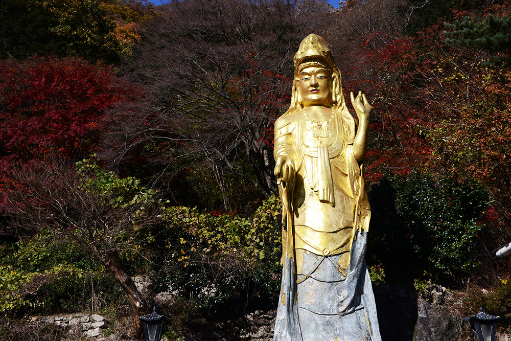 Buddha Statue Buddha statue near Wonjeokam in Naejangsan