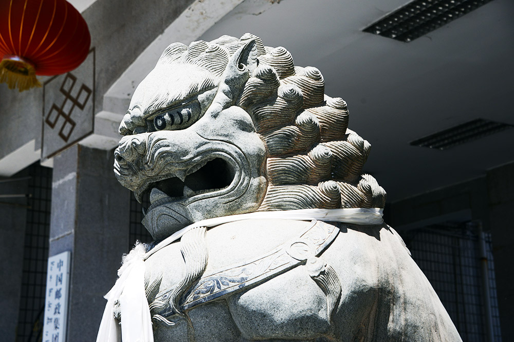 Chinese dragon decoration in Lhasa
