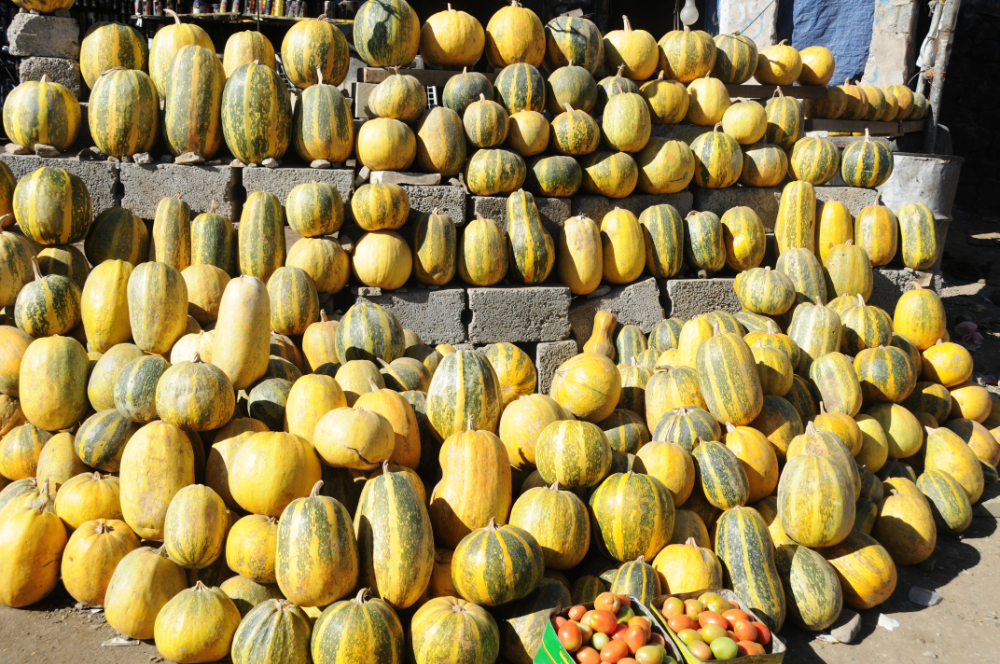 Squash and produce for sale in Yemen