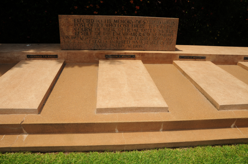 Graves at Adelaide River War Cemetery