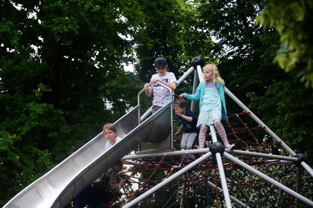 Children playing in Stadtpark in Vienna