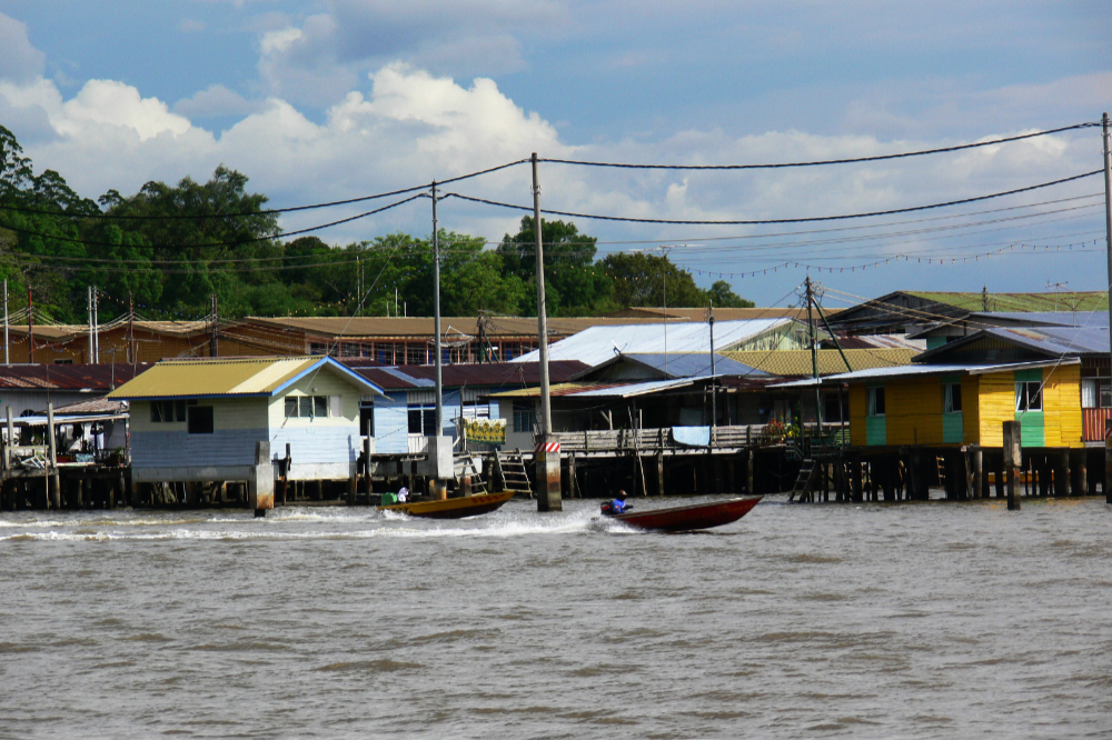 Homes in Kampong Ayer Colorful houses in Kampong Ayer, Brunei