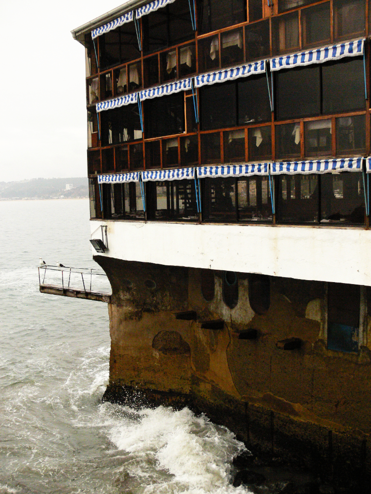Ship-shaped hotel in Viña del Mar Chile