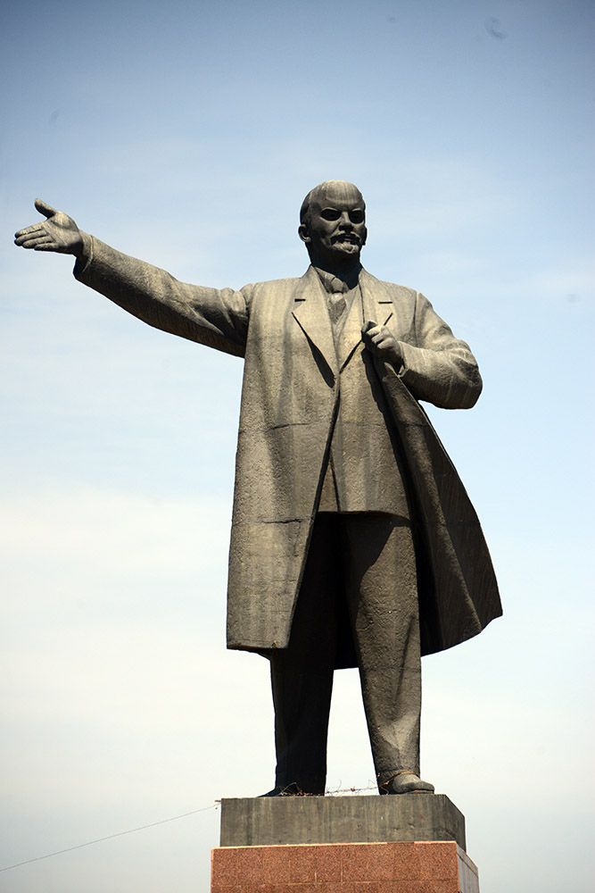 Lenin Statue in Osh Statue of Vladimir Lenin in Osh reflecting the city's Soviet history