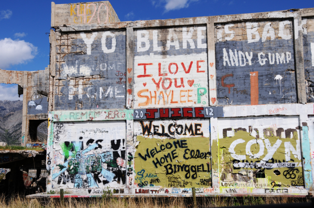 Graffiti Graffiti and messages on an abandoned building in Utah