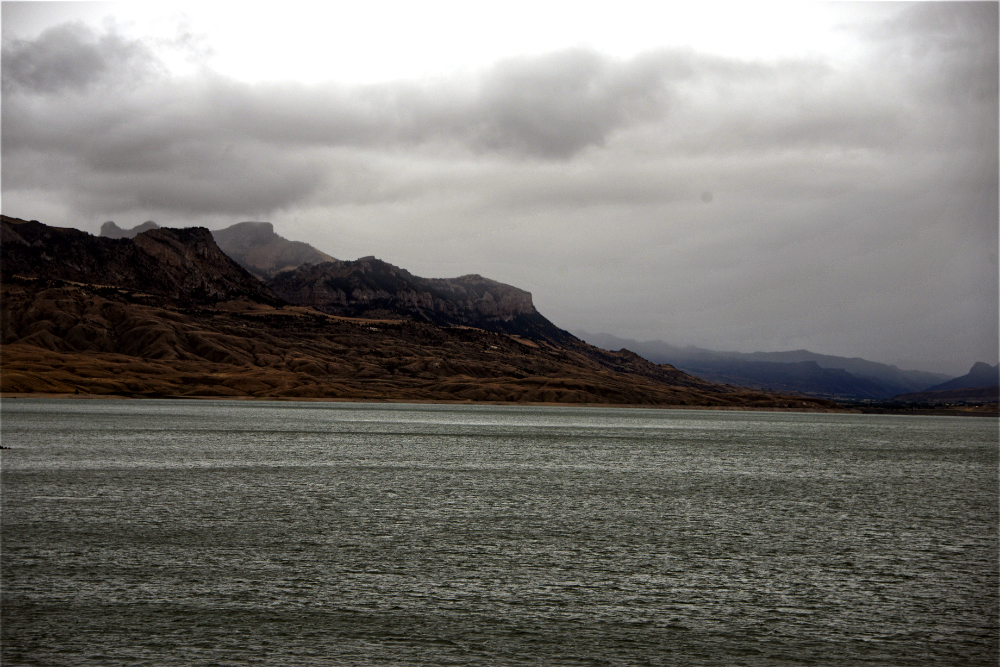 Buffalo Bill Reservoir Buffalo Bill Reservoir surrounded by Wyoming mountains near Cody